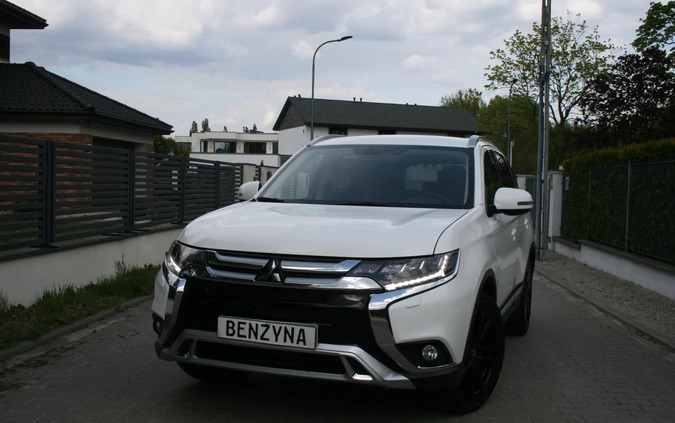 Mitsubishi Outlander cena 81500 przebieg: 50000, rok produkcji 2020 z Warszawa małe 631